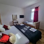 Nyaraló Danijela *